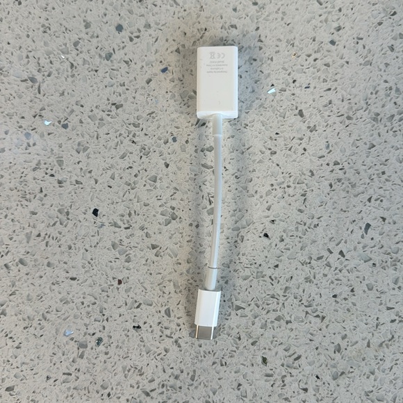 COPY - Apple USB-C to USB adapter - Picture 2 of 5